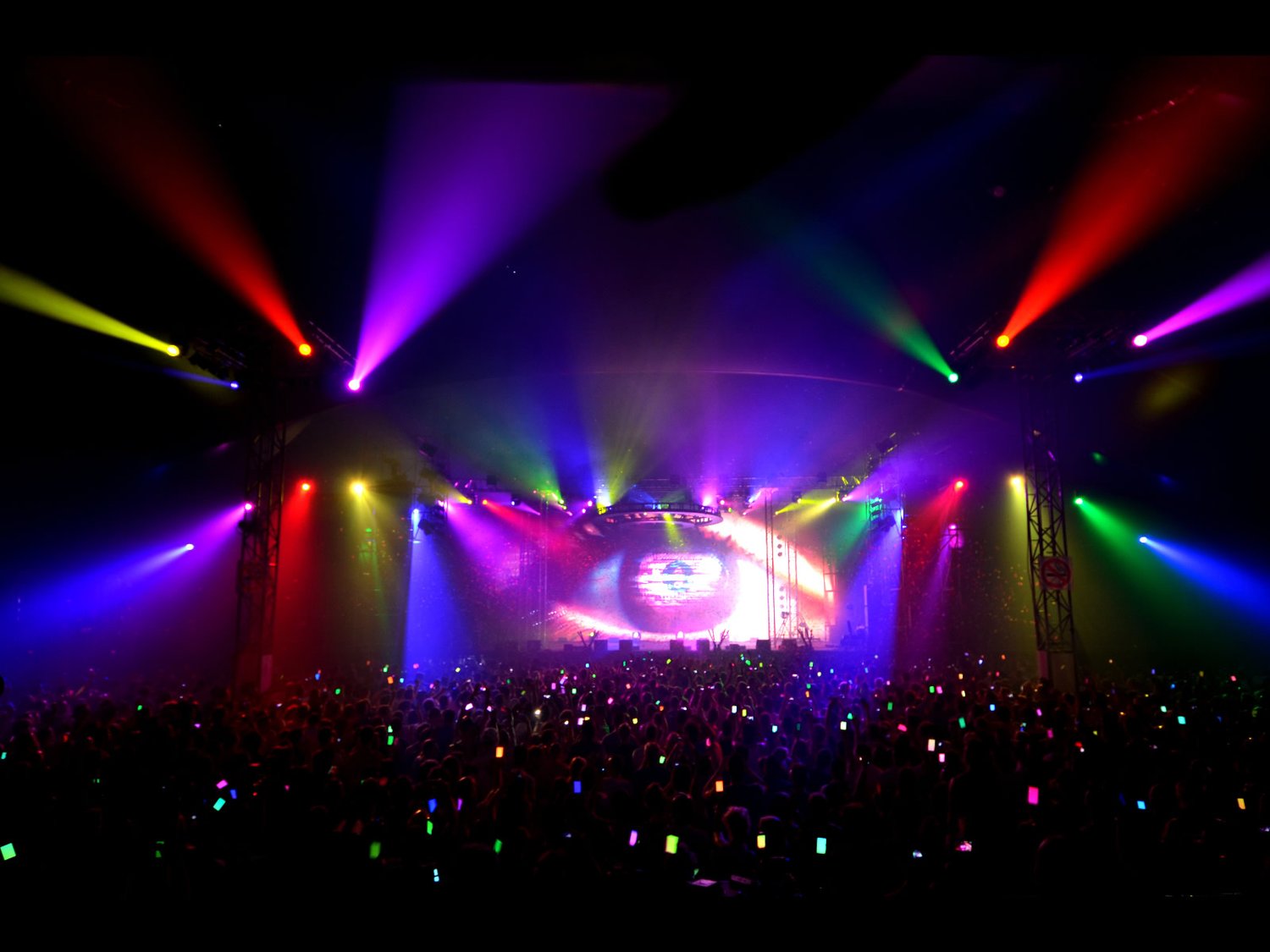 Wide shot of the opening show